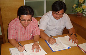 馬來西亞客戶簽約
				